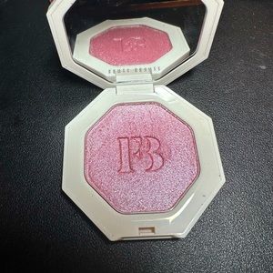 Fenty beauty highlighter. Used once.
